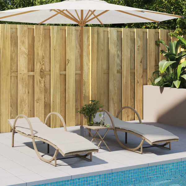 vidaXL Sonnenliegen 2 Stk. mit Tisch Beige Poly Rattan