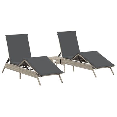 vidaXL Sonnenliegen 2 Stk. mit Tisch Hellgrau Poly Rattan