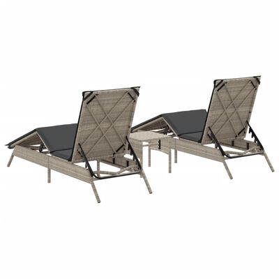 vidaXL Sonnenliegen 2 Stk. mit Tisch Hellgrau Poly Rattan