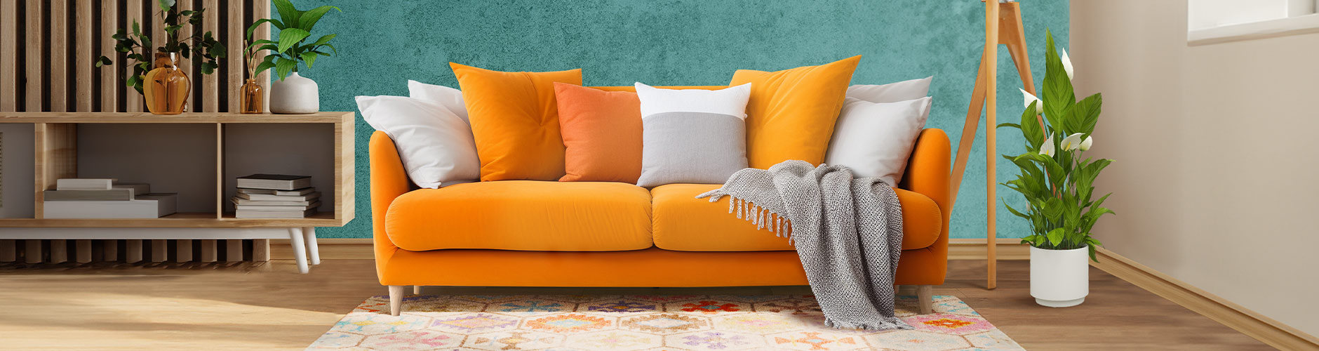 3-teiliges Sofa-Set aus Rattan mit Kissen und Couchtisch für draussen. Klick drauf, um die Kollektion zu shoppen.