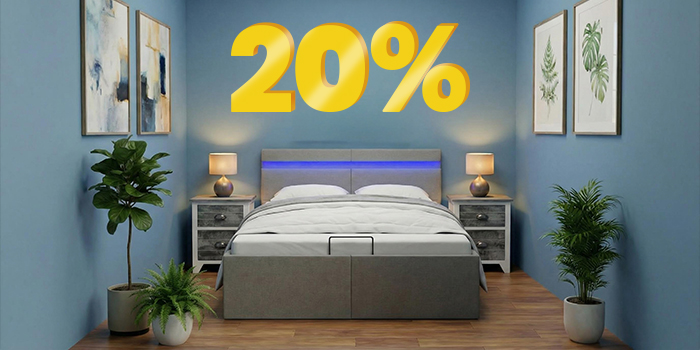 Banner-Bild mit einem „20 %“-Rabatt in großen gelben 3D-Zahlen über einem modernen Schlafzimmer mit einem grauen Bett, blauen Wänden und Pflanzen neben dem Bett. Klicken Sie hier, um die Produkte der Kollektion zu sehen.