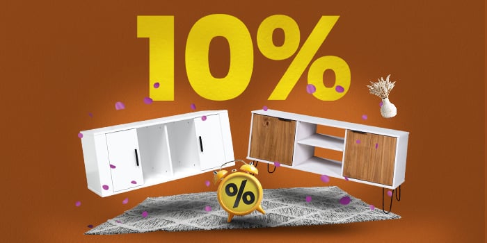 Banner mit zwei TV-Schränken, Teppich und Wecker mit großem gelben Text „10%“.